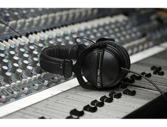 Beyerdynamic DT-770 Pro 80-Ohm Limited Edition Black image 4