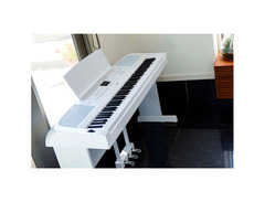 Yamaha DGX670WH 88-key Arranger Piano image 4