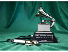 Royer R-121 Studio Ribbon Microphone with RSM-SS1 Sling-Shock Microphone Shockmount image 2