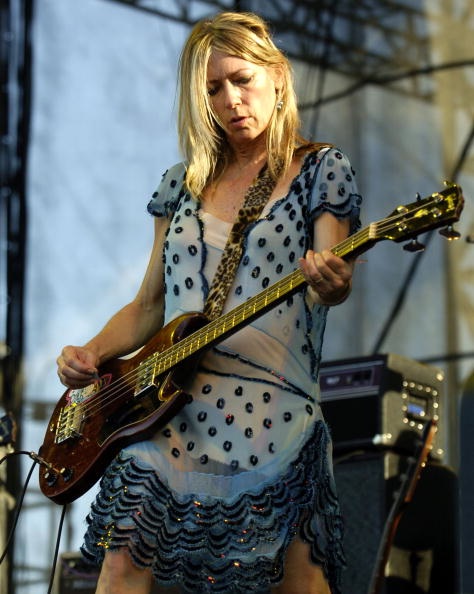 kim gordon bass guitar