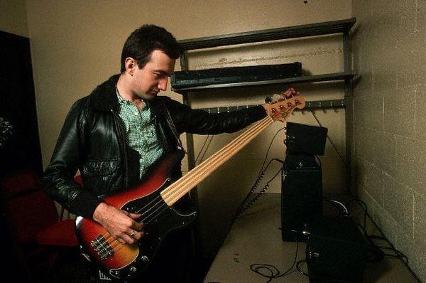 John Deacon's Fender Precision Bass Fretless | Equipboard