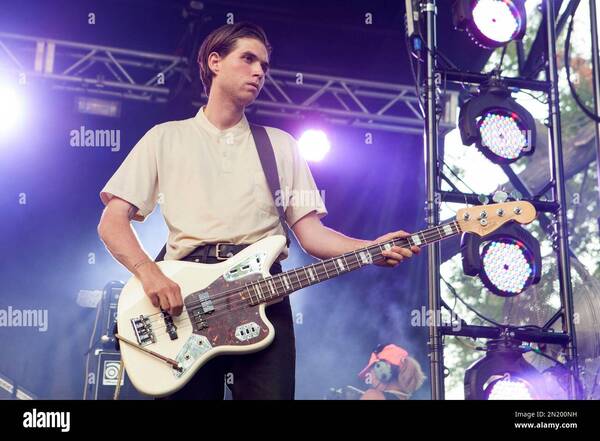 Jakob Tvilling Pless's' Fender Jaguar Bass