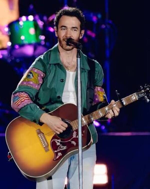 Kevin Jonas's' Gibson Hummingbird Studio
