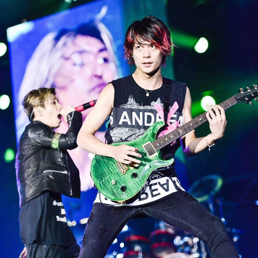 ONE OK ROCK / Toru使用ギターピック - ミュージシャン