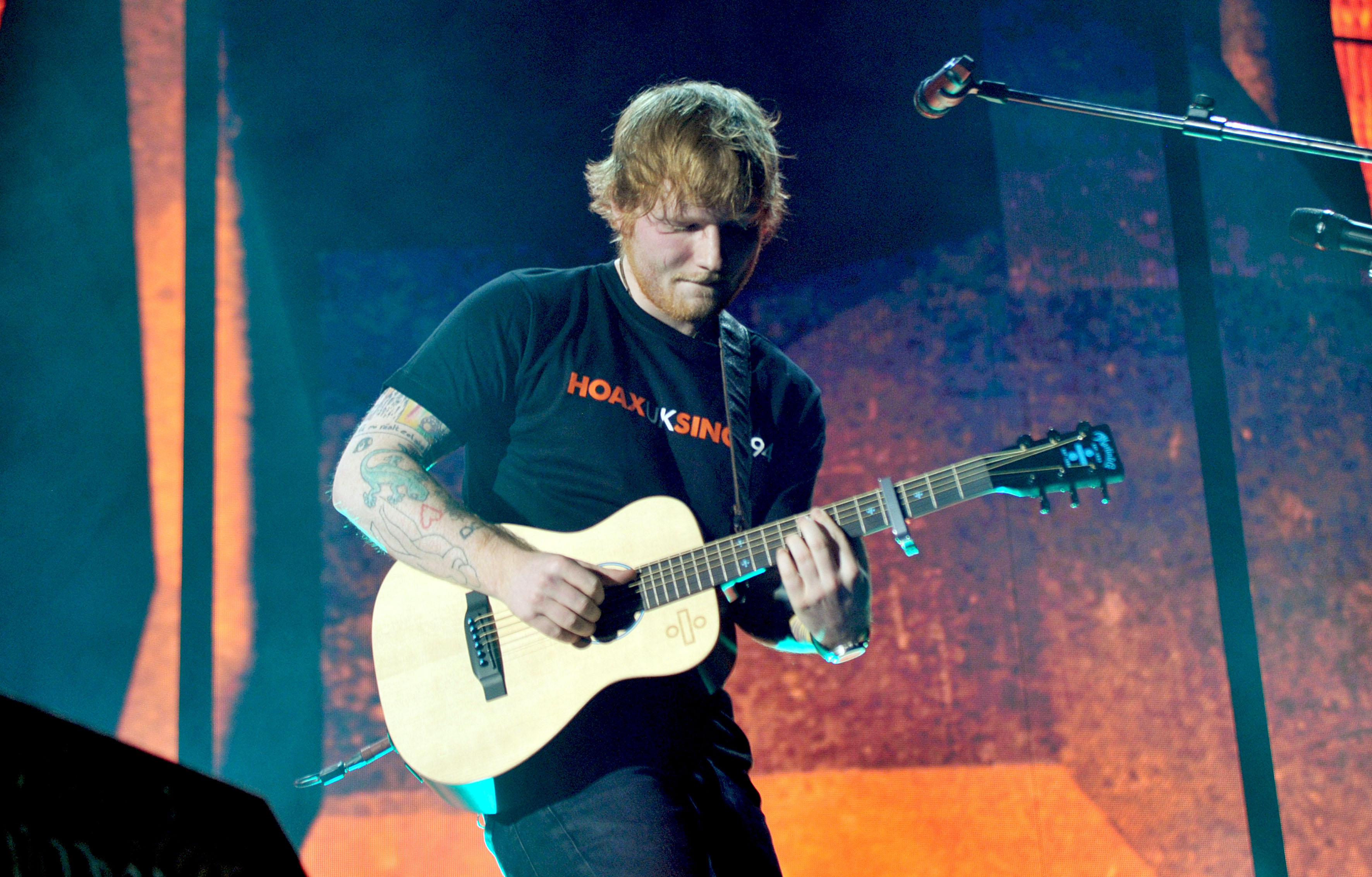 Ed Sheeran s Guitar Gear Looper Pedal Pedalboard Equipboard ed-sheeran-s-guitar-gear-looper-pedal-pedalboard-equipboard
