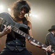 Rudy Sarzo uses 1 Headrush product