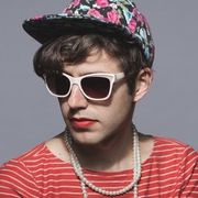Ezra Furman uses 1 Hanson product