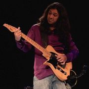 Maycown Reichembach uses 1 Vola Guitars product
