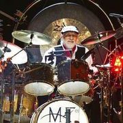 Mick Fleetwood uses 10 DW products