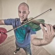 Eduardo Schmidt uses 1 Electromate product