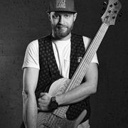 Tomas Vunderle Koudelka uses 1 Vlcek Basses product