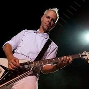 Tom Dumont uses 1 GJ2 product