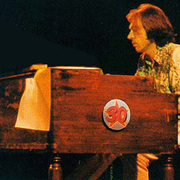 Matthew Fisher uses 3 Hammond products