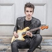 Chris King Robinson uses 1 Olympus product