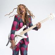 Divinity Roxx uses 2 DR Strings products