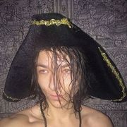 Emerson Barrett, member of palaye royale