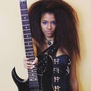 Thalìa Bellazecca, member of Angus McSix