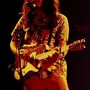 David Lindley uses 2 National products