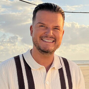 Mike Peterson, member of Mommy