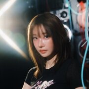 Magenta, member of QWER