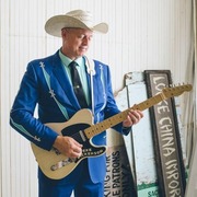 Deke Dickerson, member of Los Straitjackets