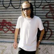 Osvaldo Frascino uses 1 Snarling Dogs product