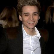 Elyar Fox