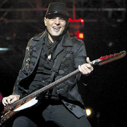 Zeta Bosio uses 2 Steinberger products