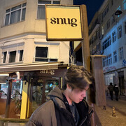 S N U G
