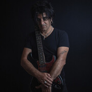 Steve Conte, member of Steve Conte & The Crazy Truth