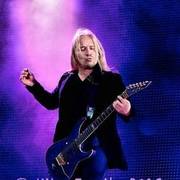 Erno Matti Juhani Vuorinen uses 3 Washburn products