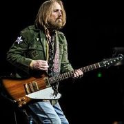 tom petty teardrop guitar