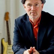 Marshall Crenshaw uses 1 Snark product
