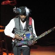 Roy Wilfred Wooten uses 1 SynthAxe product
