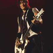 Richard Fortus uses 1 Cornford product