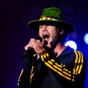 Jay Kay uses 2 EAW products