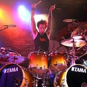 Roy Mayorga uses 16 Sabian products