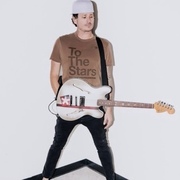 Thomas DeLonge uses 2 Blue products